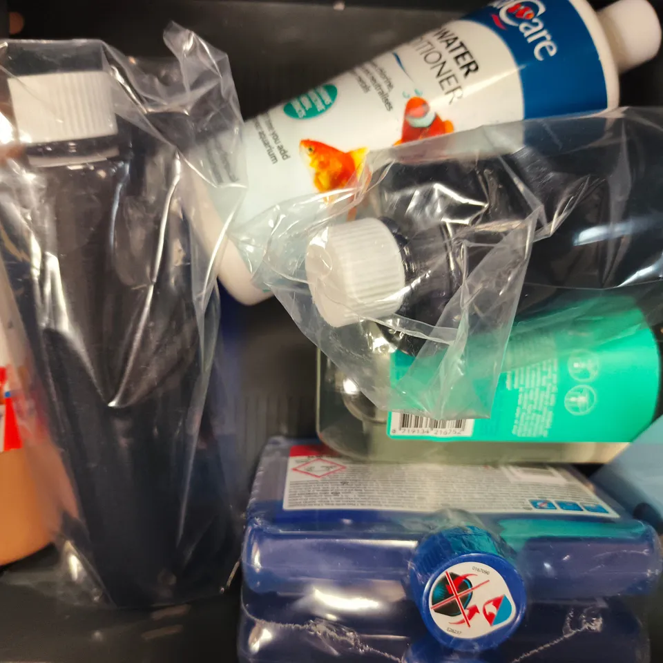 APPROXIMATELY 10 ASSORTED HOUSEHOLD ITEMS TO INCLUDE BUBBLE BATH, DE-ICING AGENT, ETC