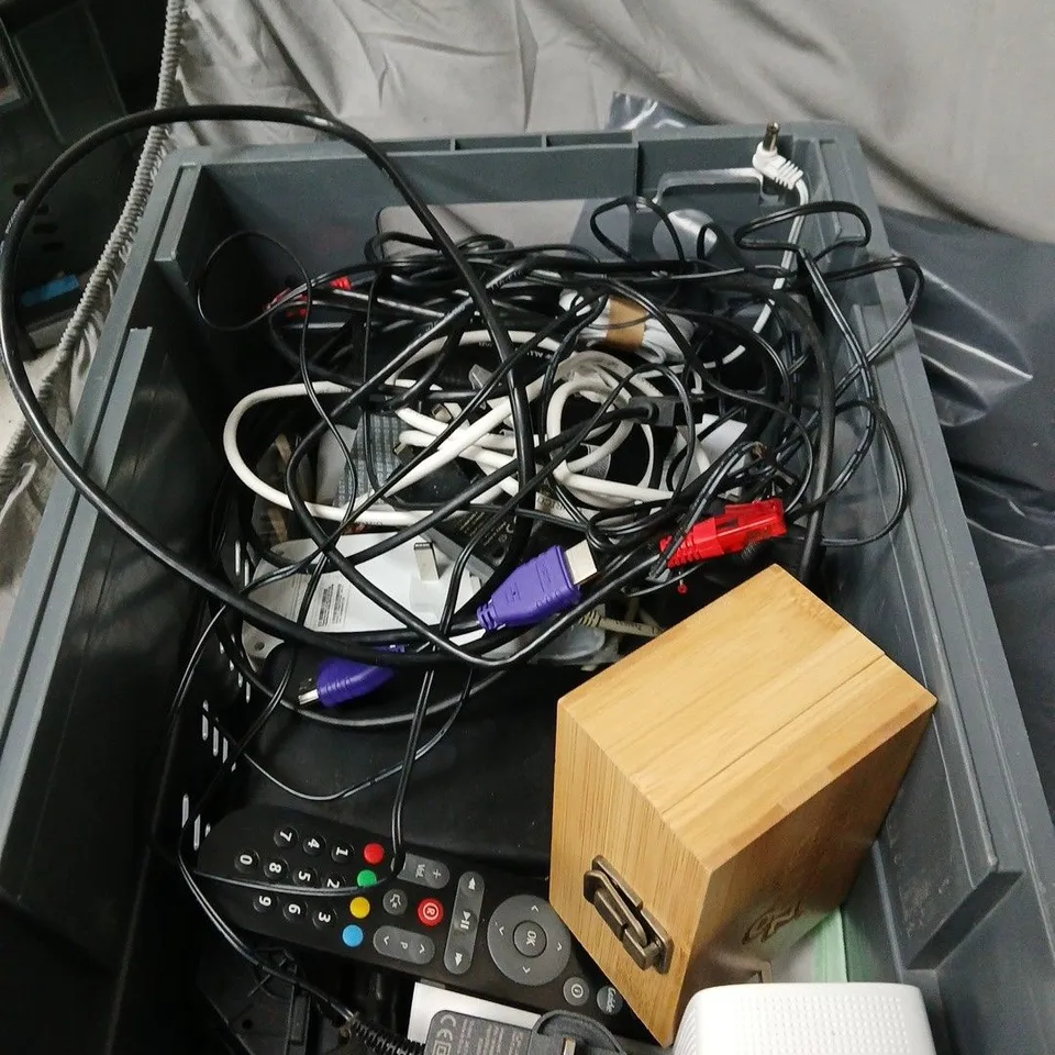 APPROXIMATELY 15 ASSORTED HOUSEHOLD ITEMS TO INCLUDE ENERGIZER BATTERIES, REMOTE CONTROLS, TP LINK PLUG ADAPTER, WIFI HUB ETC