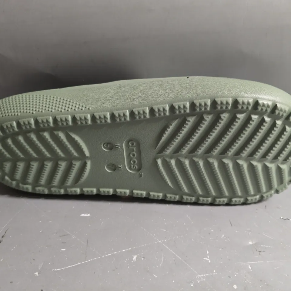 UNBOXED PAIR OF CROCS CLASSIC SLIDES V2 IN GREEN - UK M4/W5
