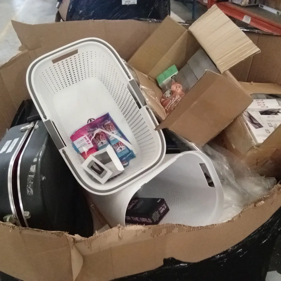 PALLET OF ASSORTED HOUSEHOLD GOODS AND PRODUCTS TO INCLUDE; GUITAR CASE, BASKETS, SCREEN PROTECTORS, TISSUES ETC