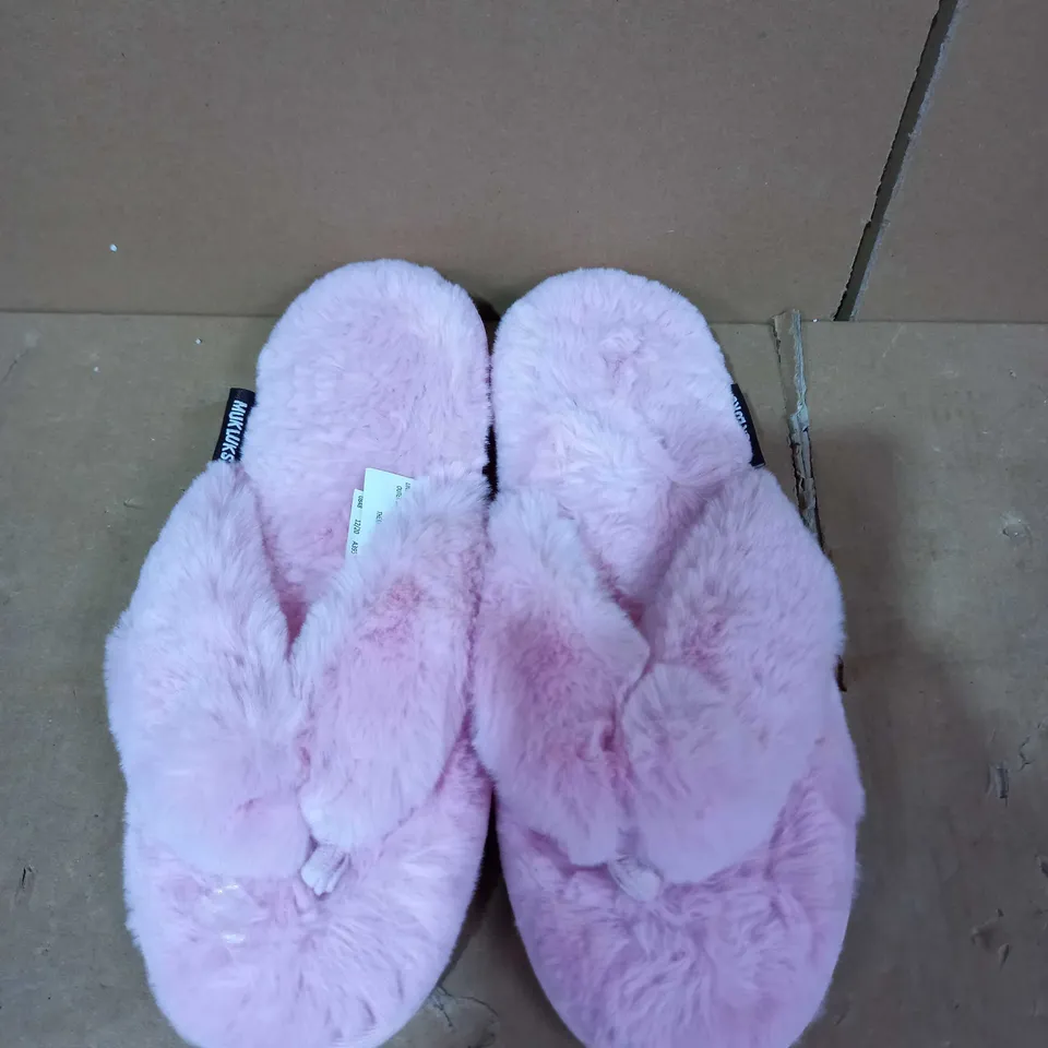 MUKLUKS FAUX FUR TOE POST SANDALS - UK SIZE 6