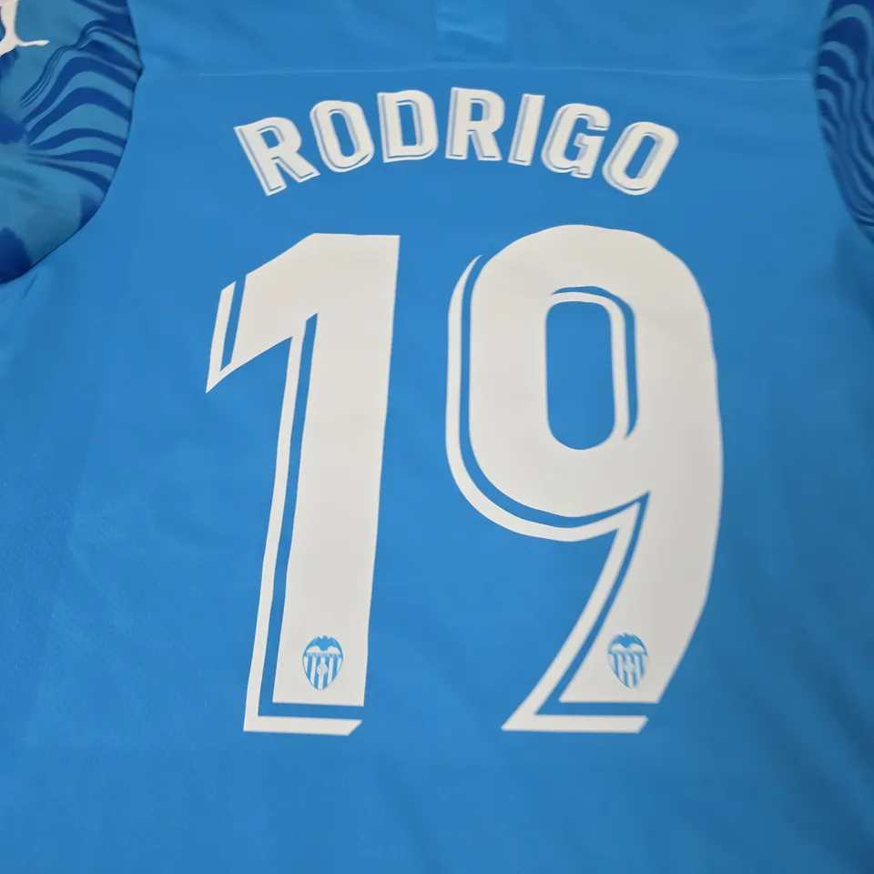 VALENCIA CF FOOTBALL SHIRT – RODRIGO 19 - SIZE M