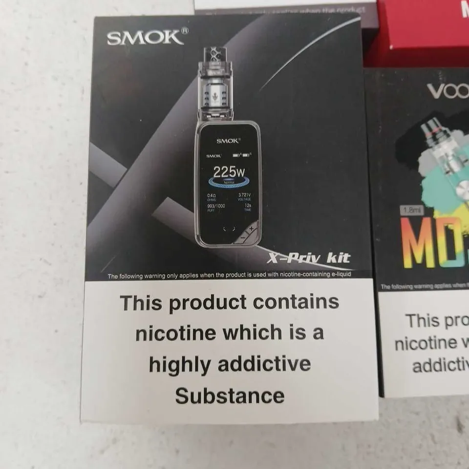 BOX OF APPROXIMATELY 35 ASSORTED E-CIGARETTES AND COMPONENTS TO INCLUDE: SMOK X-PRIV KIT 