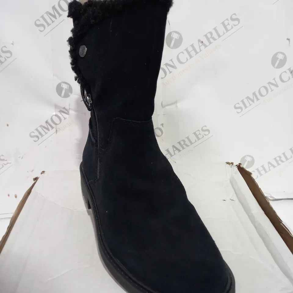 CLARKS OPAL ZIP BOOTS SIZE 4