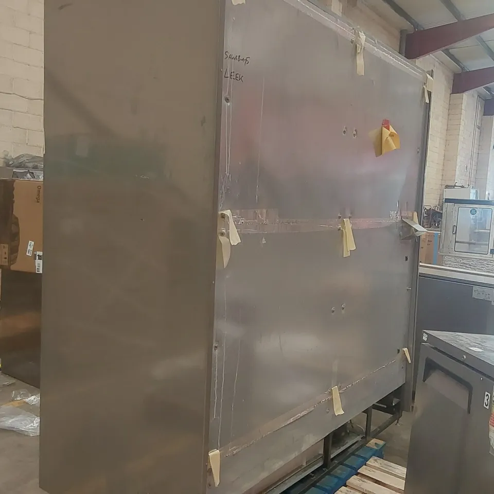 BOND GROUP CHICAGO COMMERCIAL REFRIGERATED DISPLAY CABINET