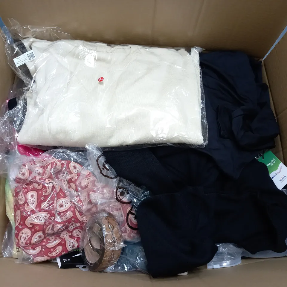 LOT OF ASSORTED CLOTHING ITEMS  AND ACCESSORIES TO INCLUDE; T-SHIRTS, JUMPERS ETC