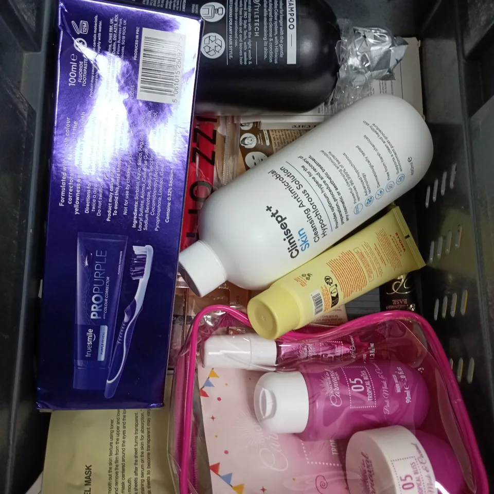APPROXIMATEY 20 ASSORTED HEALTH AND BEAUTY PRODUCTS TO INCLUDE - JOHNSON'S BABY TOP-TO-TOE WASH - PANTENE SHAMPOO AND BARE ANATOMY ANTI-DANDRUFF SHAMPOO
