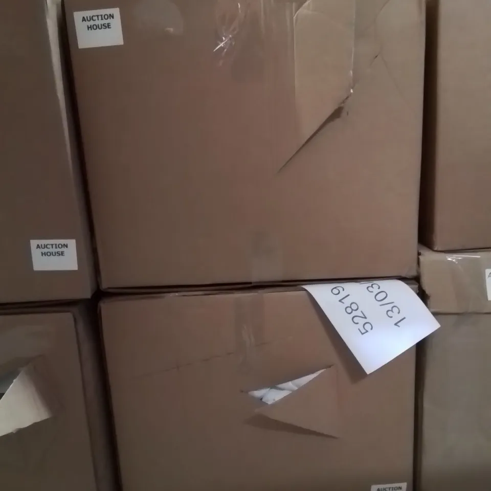 PALLET CONTAINING A LARGE QUANTITY OF BEDDING PRODUCTS TO INCLUDE:DUVETS,PILLOWS,ETC