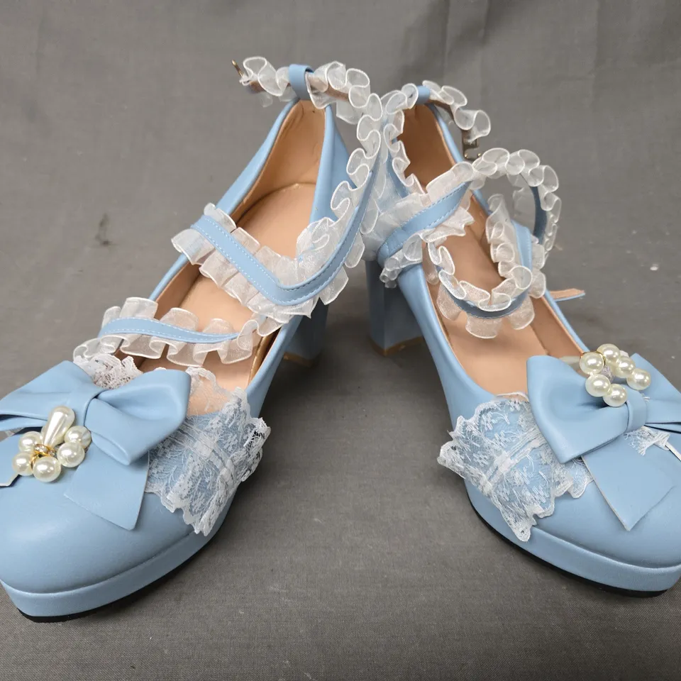 BOXED PAIR OF UNBRANDED CLOSED TOE HEELED SHOWS IN LIGHT BLUE W. JEWEL EFFECT EU SIZE 38