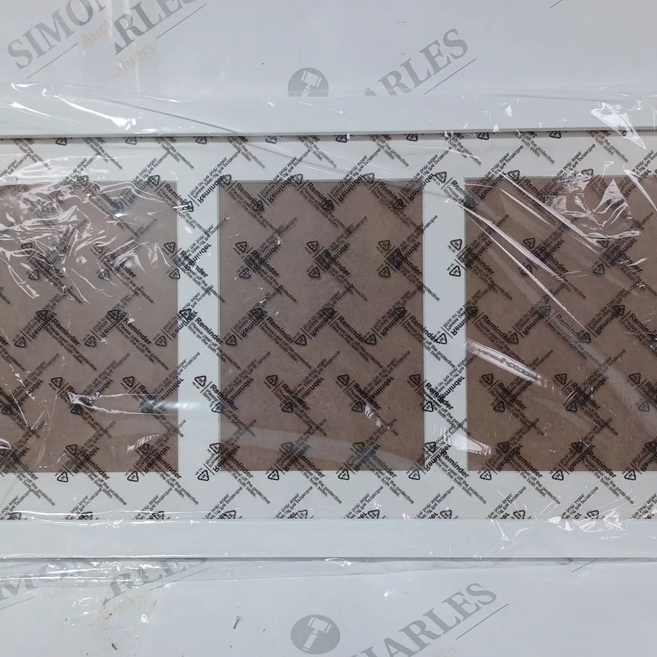 UNBRANDED TRIPLE PANEL PHOTO FRAME IN WHITE