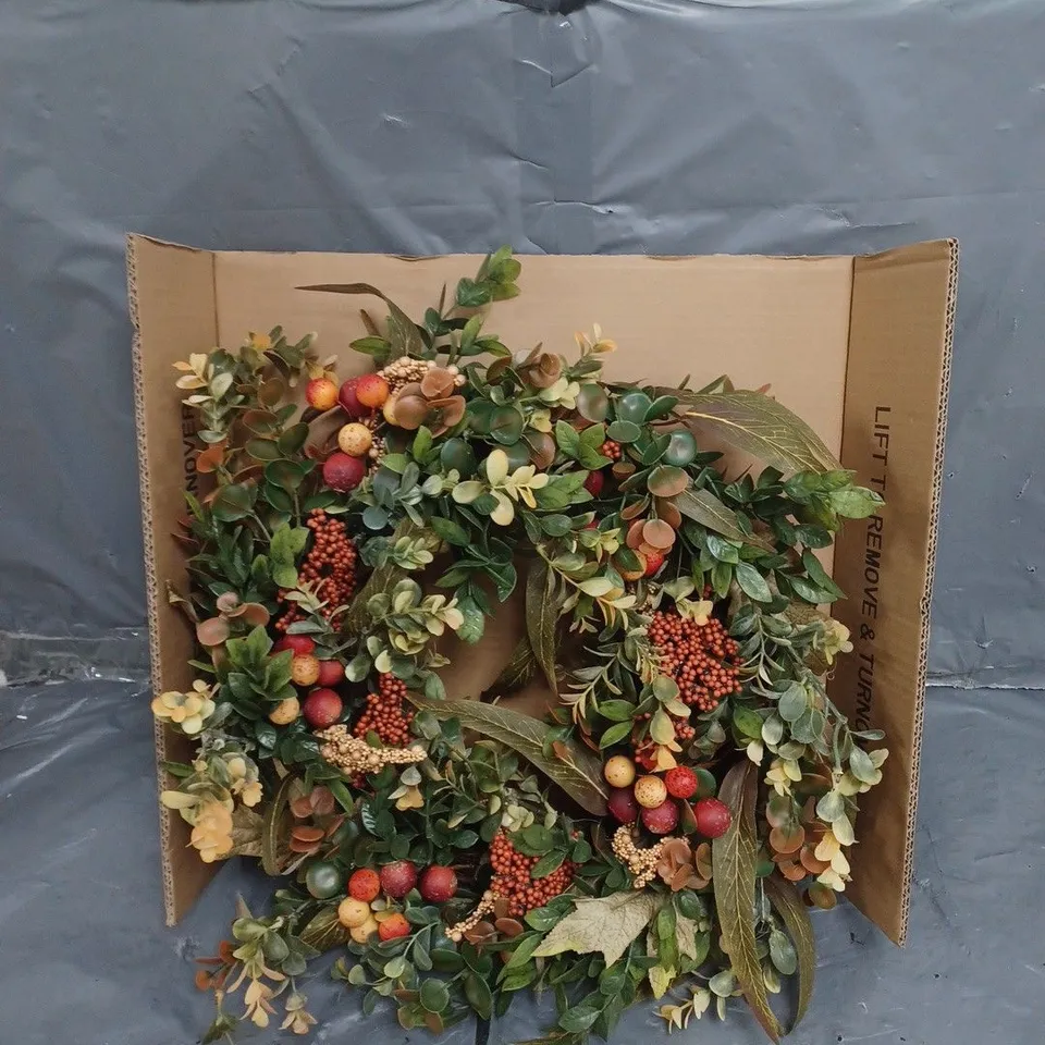 BOXED UNBRANDED DECORATIVE WREATH RRP £35