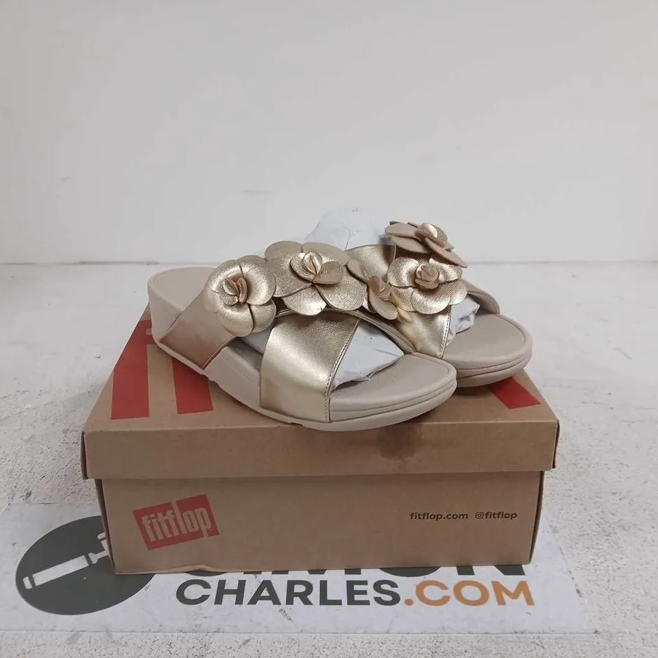 FITFLOP LULU FLOWER CROSS SLIDES PLATINO SIZE 4 BOXED