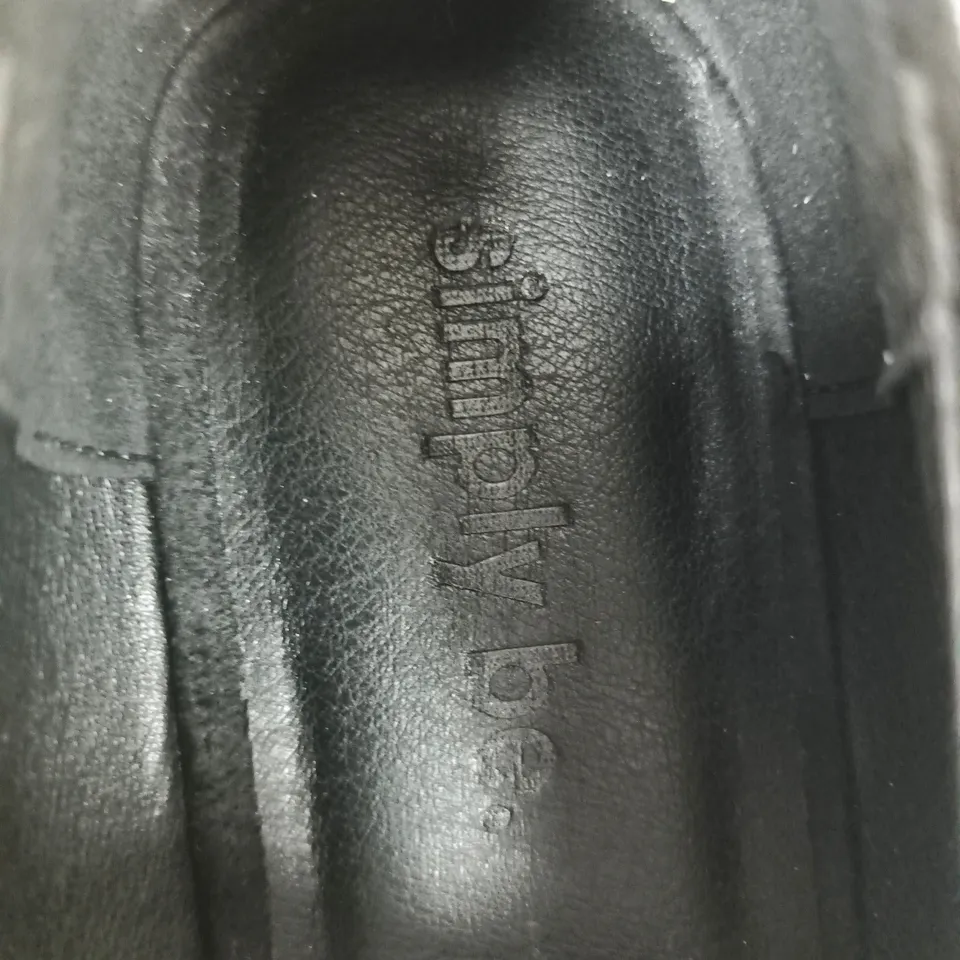 SIMPLY BE  BLACK PATENT LEATHER LOAFERS WITH HORSEBIT – UK 6 WIDE (US 8, EU 39.5) 