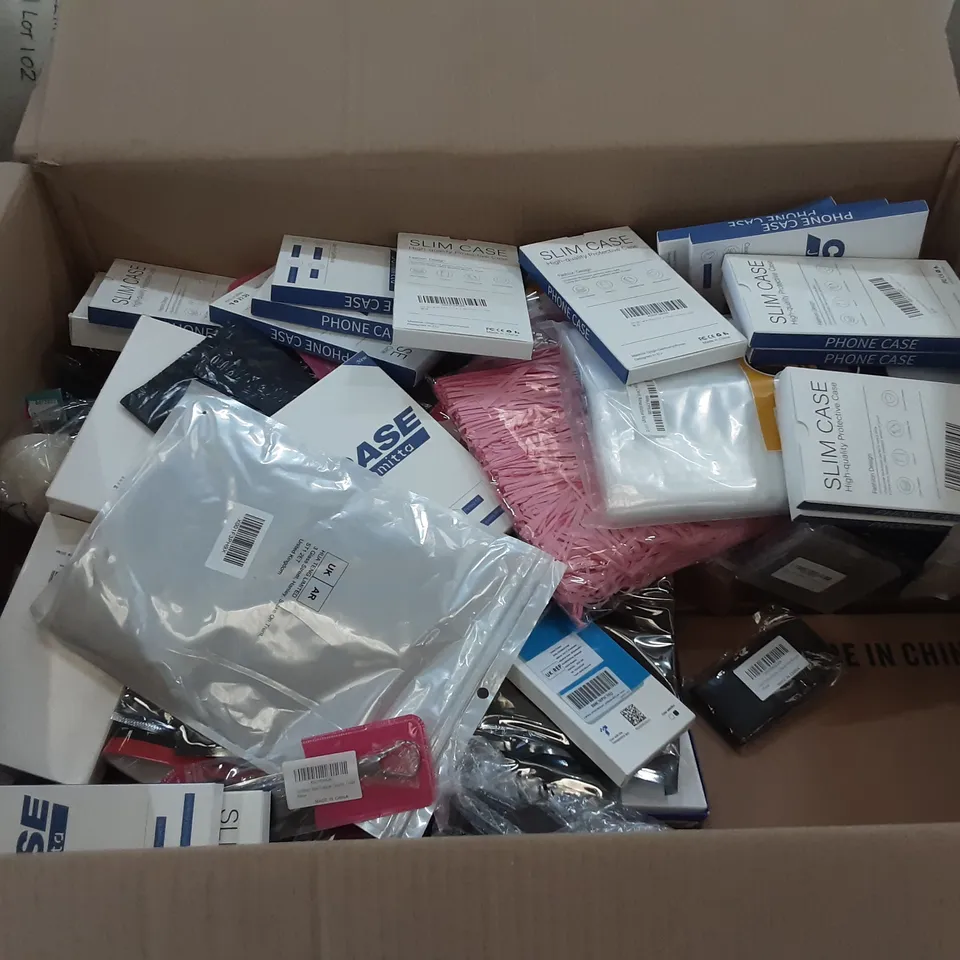 PALLET OF ASSORTED HOMEWARE ITEMS TO INCLUDE NEWSPAPER HOLDERS, BOXER SHORTS, PHONE SCREEN PROTECTORS ETC
