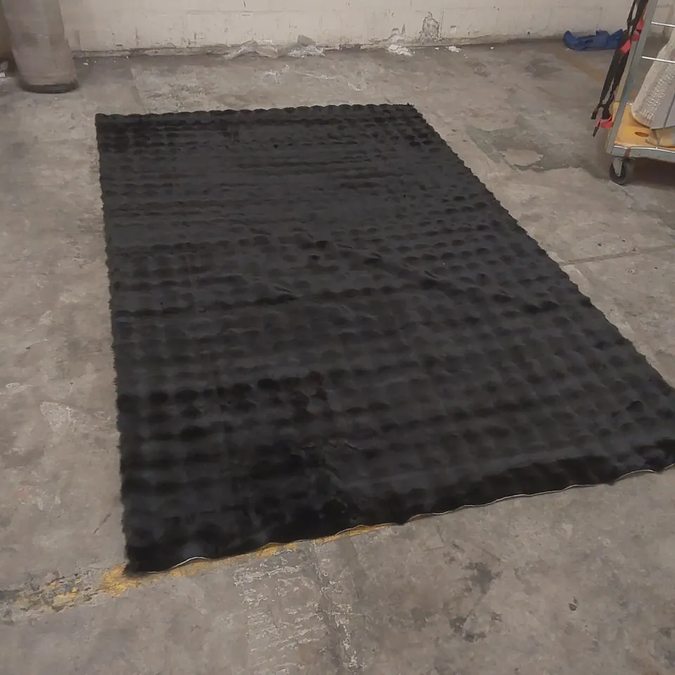 QUALITY DESIGNER AREA RUG - APPROXIMATELY 285 x 180cm
