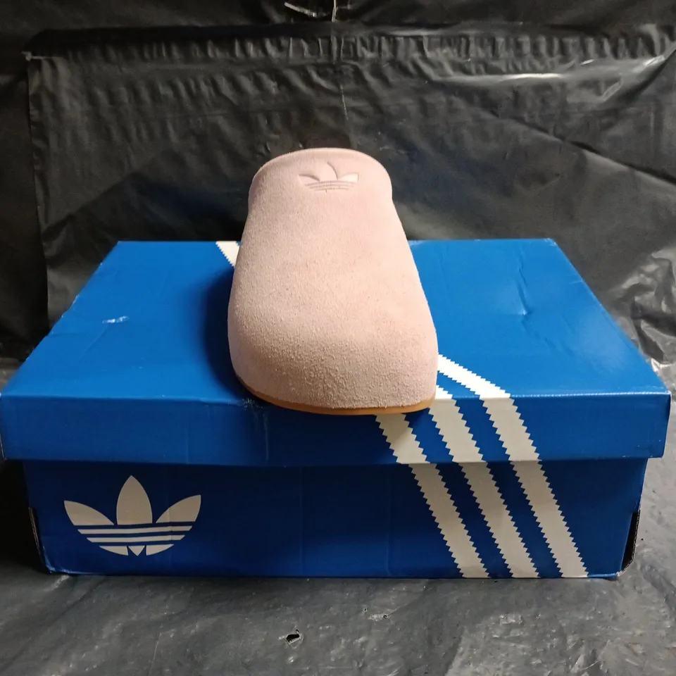 BOXED PAIR OF ADIDAS ADIMULE SHOES IN PINK SIZE UK 8