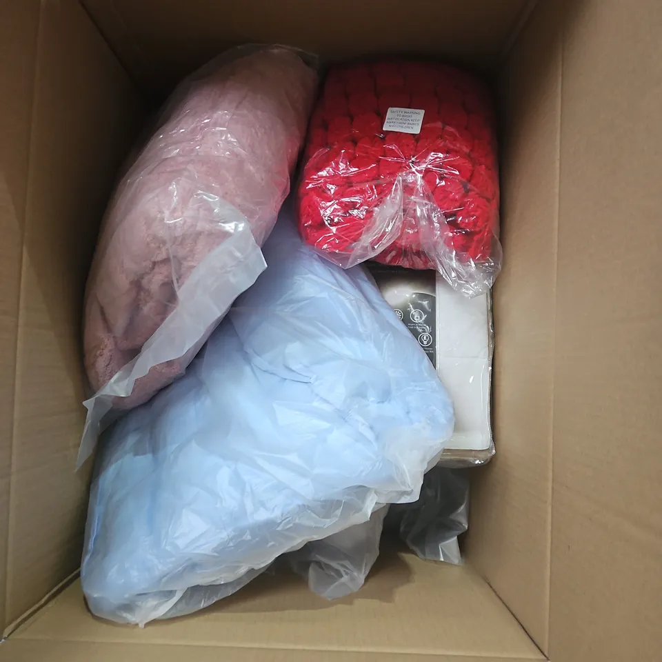 BOX OF APPROX 15 HOUSEHOLD ITEMS TOO INCLUDE CURTAINS , ETC