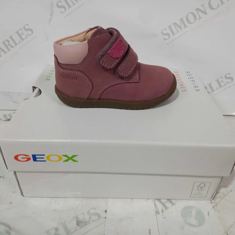 BOXED PAIR OF GEOX BABY/TODDLER SHOES IN PINK UK SIZE 3.5