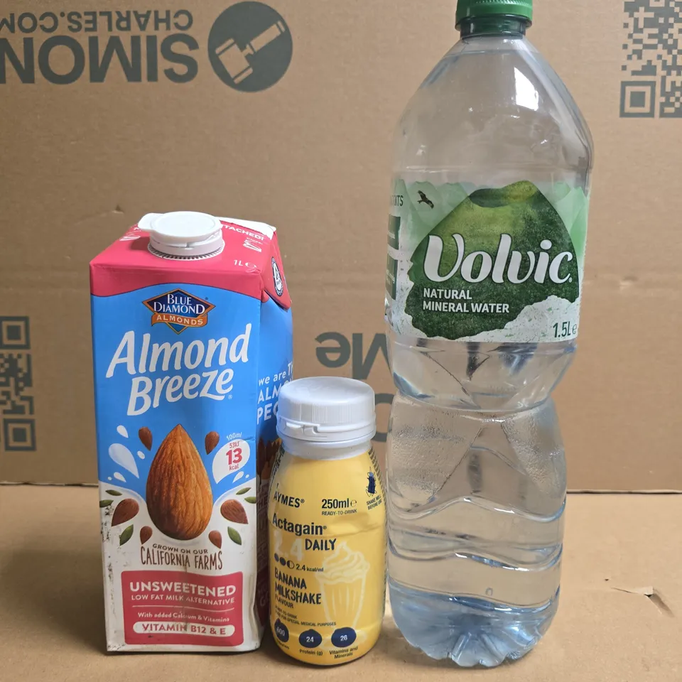 APPROXIMATELY 5 ASSORTED FOOD AND DRINK ITEMS TO INCLUDE VOLVIC , ALMOND BREEZE AND BANANA MILKSHAKE 