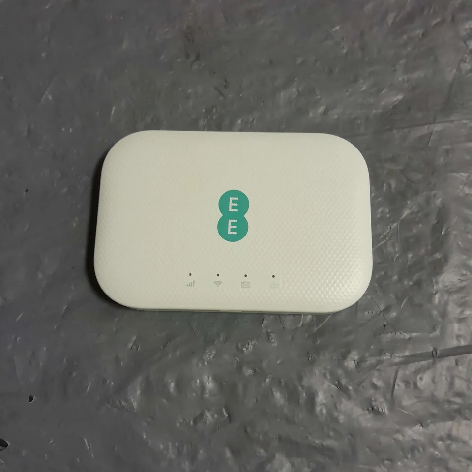 EE 4G MINI MOBILE WIFI PAY AS YOU GO DONGLE IN WHITE