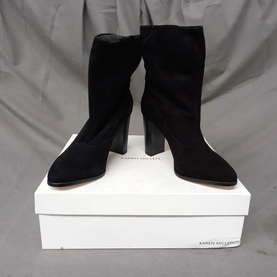 BOXED PAIR OF KAREN MILLEN SAPPHO SHORE SUEDE ANKLE BOOTS IN BLACK EU SIZE 37