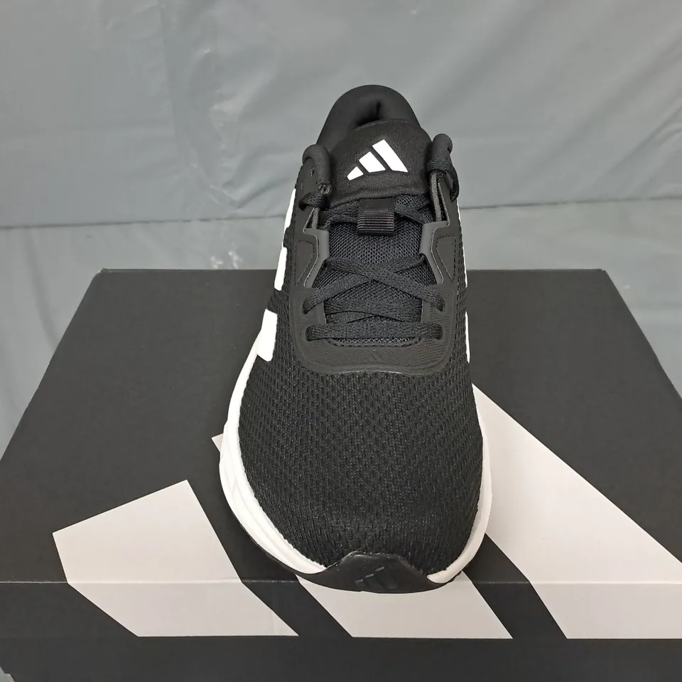 BOXED PAIR OF ADIDAS GALAXY 7 RUNNING SHOES W IN BLACK - UK 6