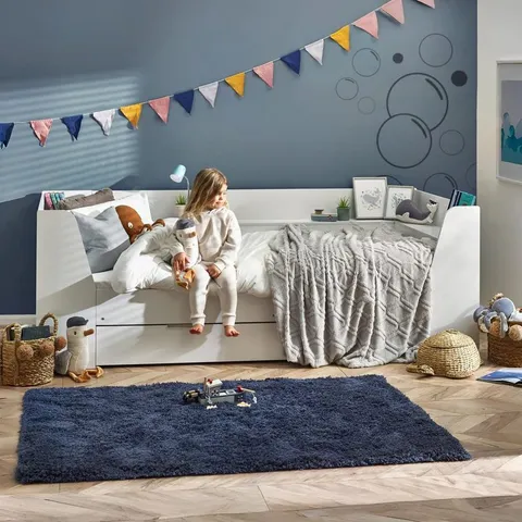 BOXED JULIAN BOWEN CYCLONE DAYBED - WHITE (3 BOXES)