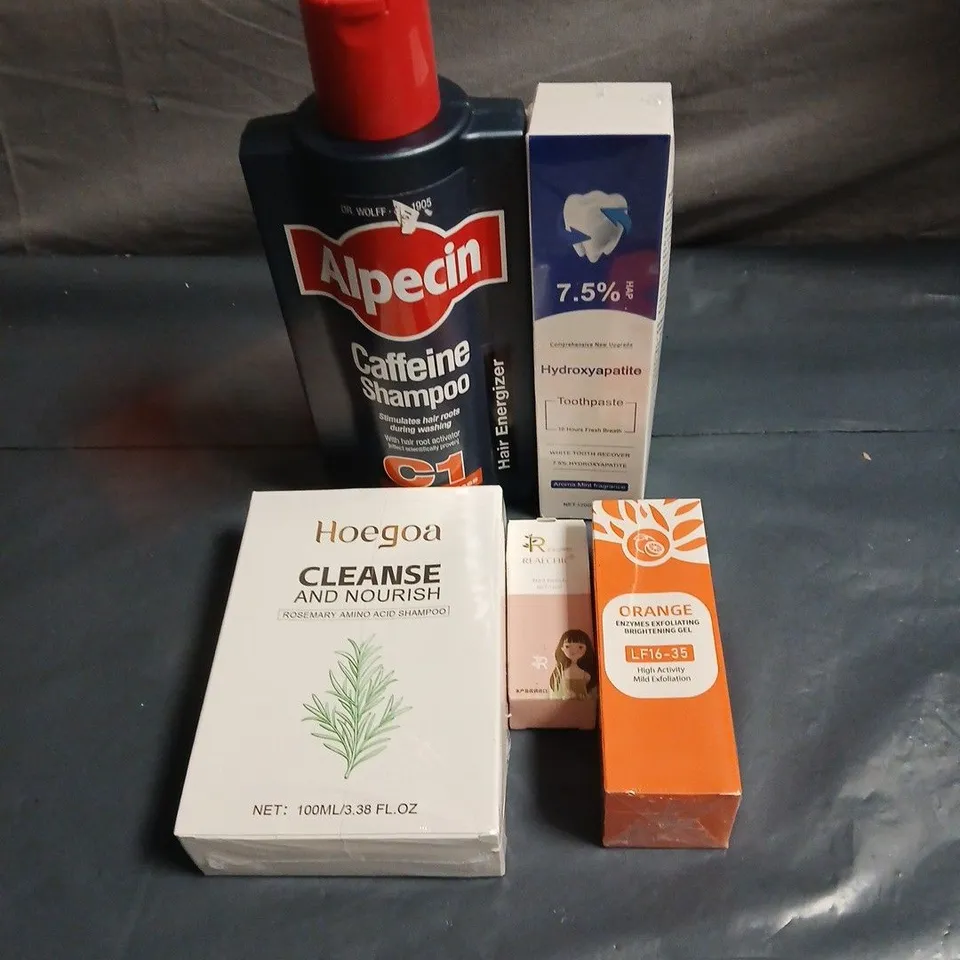 APPROXIMATELY 15 ASSORTED COSMETIC ITEMS TO INCLUDE ALPECIN SHAMPOO, TOOTHPASTE, ORANGE BRIGHTENING GEL, HOEGOA CLEANSE AND NOURISH, NAIL POLISH ETC