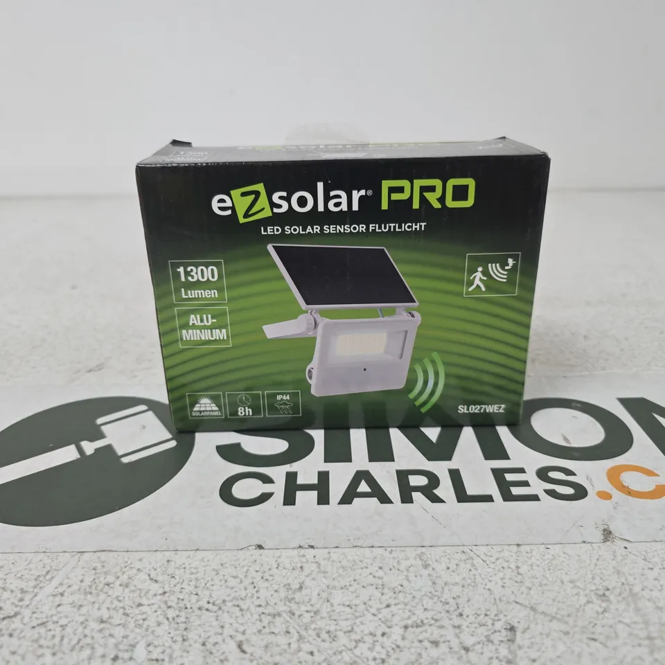 EZSOLAR PRO LED SOLAR SENSOR FLOODLIGHT – BOXED