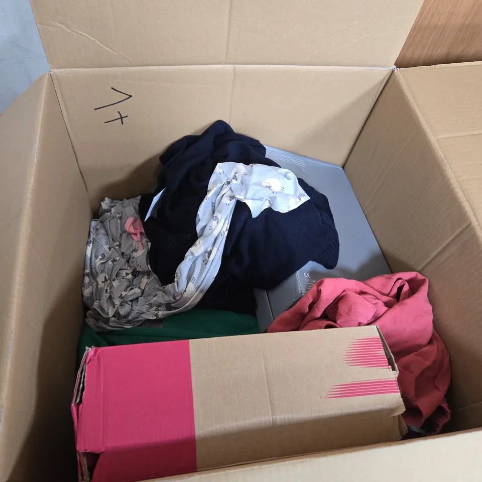 BOX OF ASSORTEDS CLOTHING ITEMS INCLUDING BLACK CROC-EMBOSSED HANDBAG WITH ZIP; NAVY SKECHERS TRAINERS