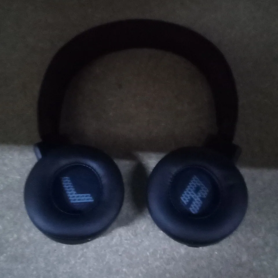BOXED JBL ADAPTIVE NOISE CANCELLING HEADPHONES 