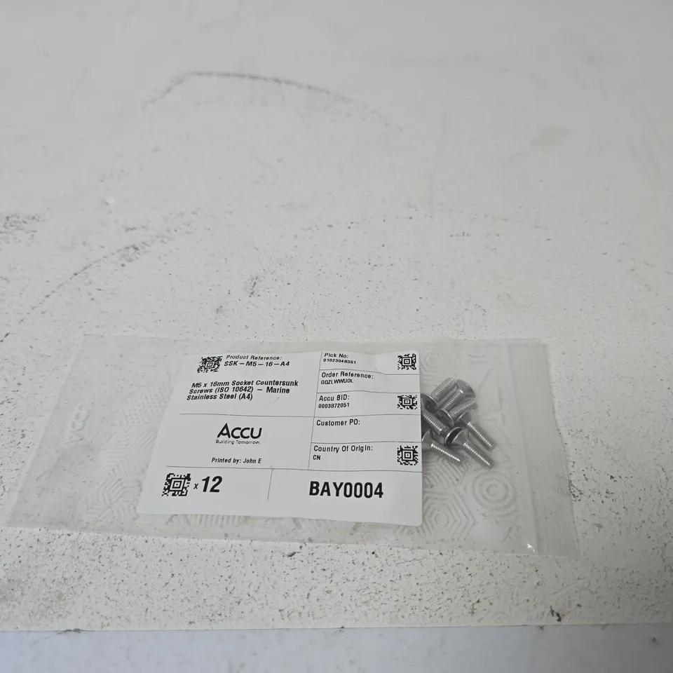 APPROXIMATELY 15 ASSORTED HOUSEHOLD ITEMS INCLUDING SOLDER WIRE AND COUNTER SUNK SCREWS 