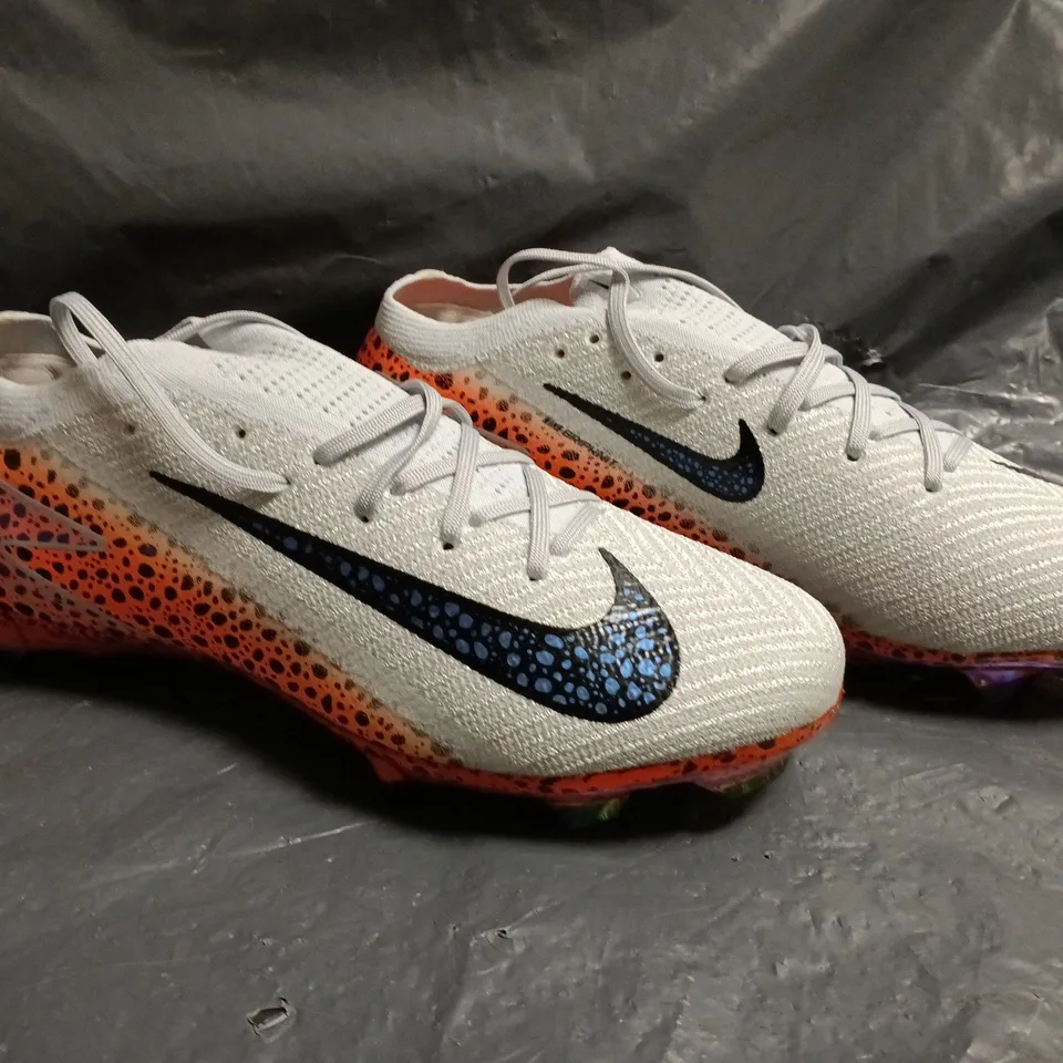 BOXED PAIR OF NIKE MERCURIAL FOOTBALL BOOTS IN GREY/ORANGE/MULTI SIZE UK 7.5