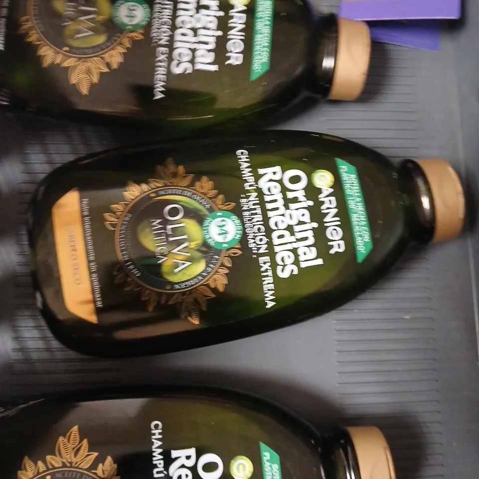 APPROX 10 ASSORTED BEAUTY PRODUCTS TO INCLUDE THE ESSENCE VAULT PERFUME, HEAD&SHOULDERS SHAMPOO, CHILDS FARM LEAVE IN CONDITIONER, ETC