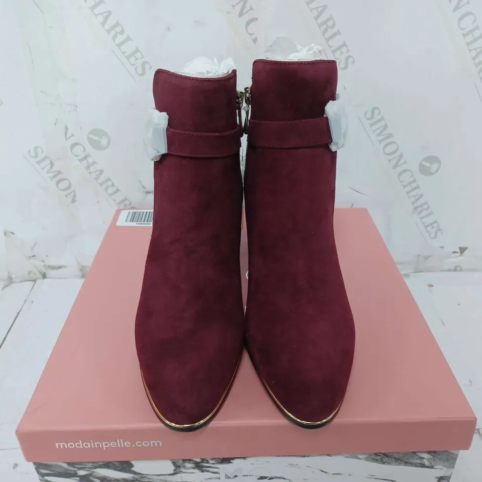 PAIR OF MODA IN PELLE LORI ANKLE BOOTS - BURGUNDY - SIZE 39