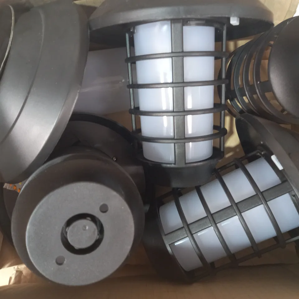 BELL & HOWELL SET OF 4 SOLAR 21 LUMENS DUAL FUNCTION FLAME/ WHITE STAKE LIGHTS