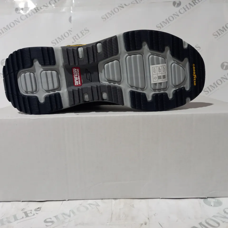 BOXED SKECHERS MEN'S GO WALK OUTDOOR WATER REPELLENT LACE UP TRAINERS - NAVY UK SIZE 9 MENS