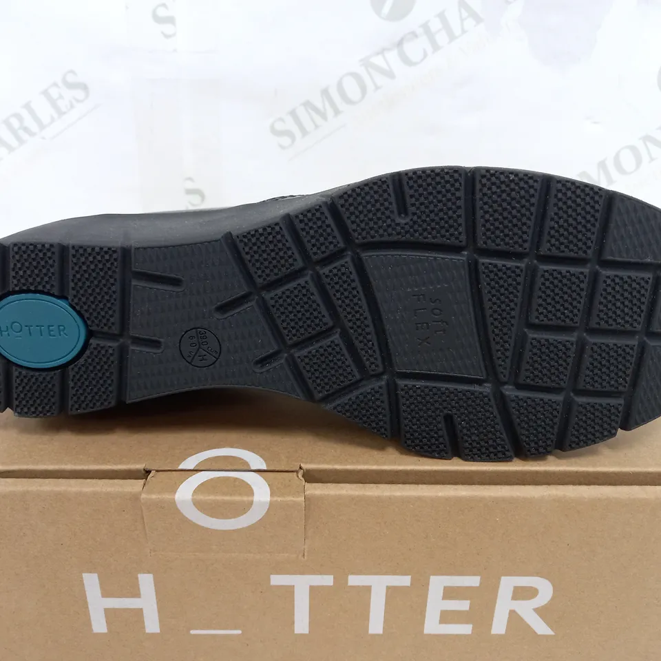 BOXED PAIR OF HOTTER SUTTON - SUTTNS BLACK SLIP ON SHOES - UK 6