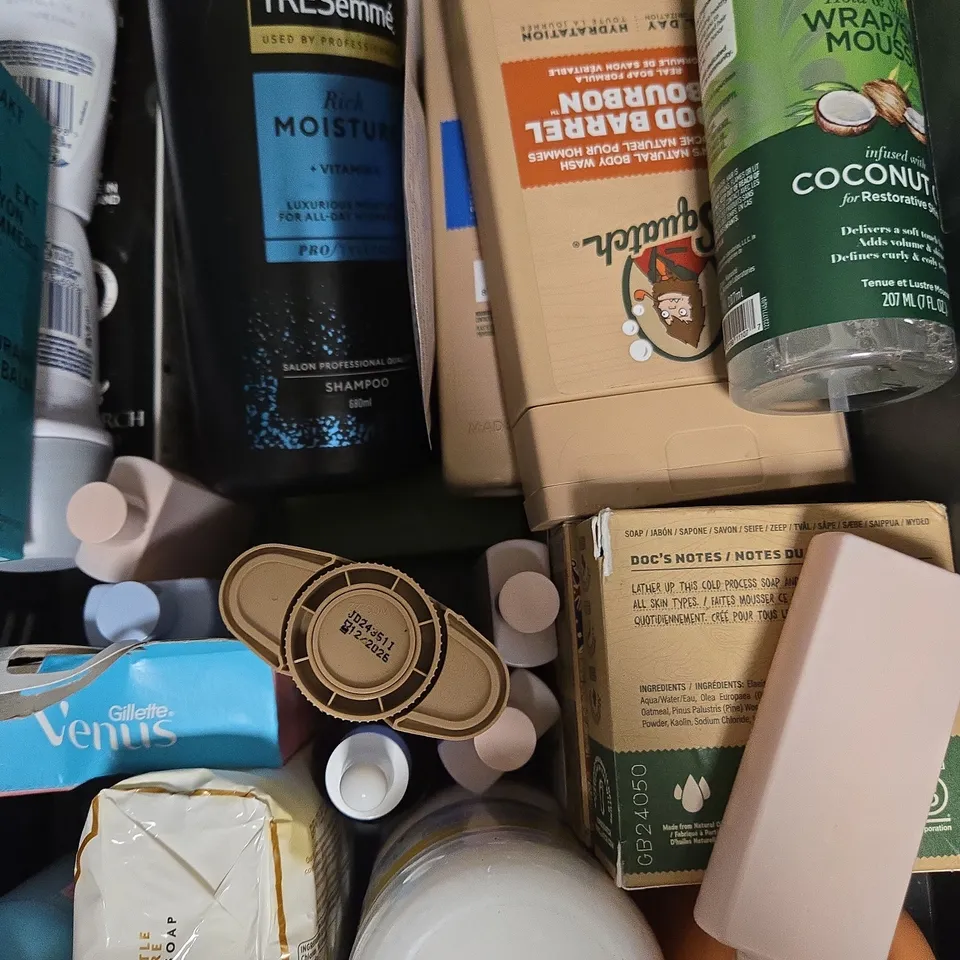 APPROX 12 ASSORTED BEAUTY PRODUCTS TO INCLUDE HAIRBURST SHAMPOO, HERBAL ESSEENCES CONDITIONER, SQUATCH SOAP BARS, ETC 