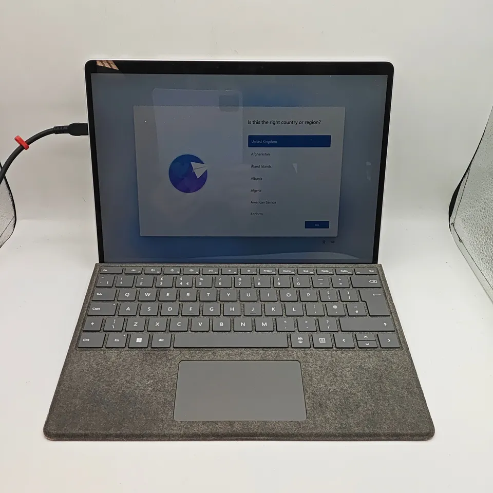 UNBOXED MICROSOFT SURFACE PRO TABLET PC WITH DETACHABLE KEYBOARD - MODEL 2038