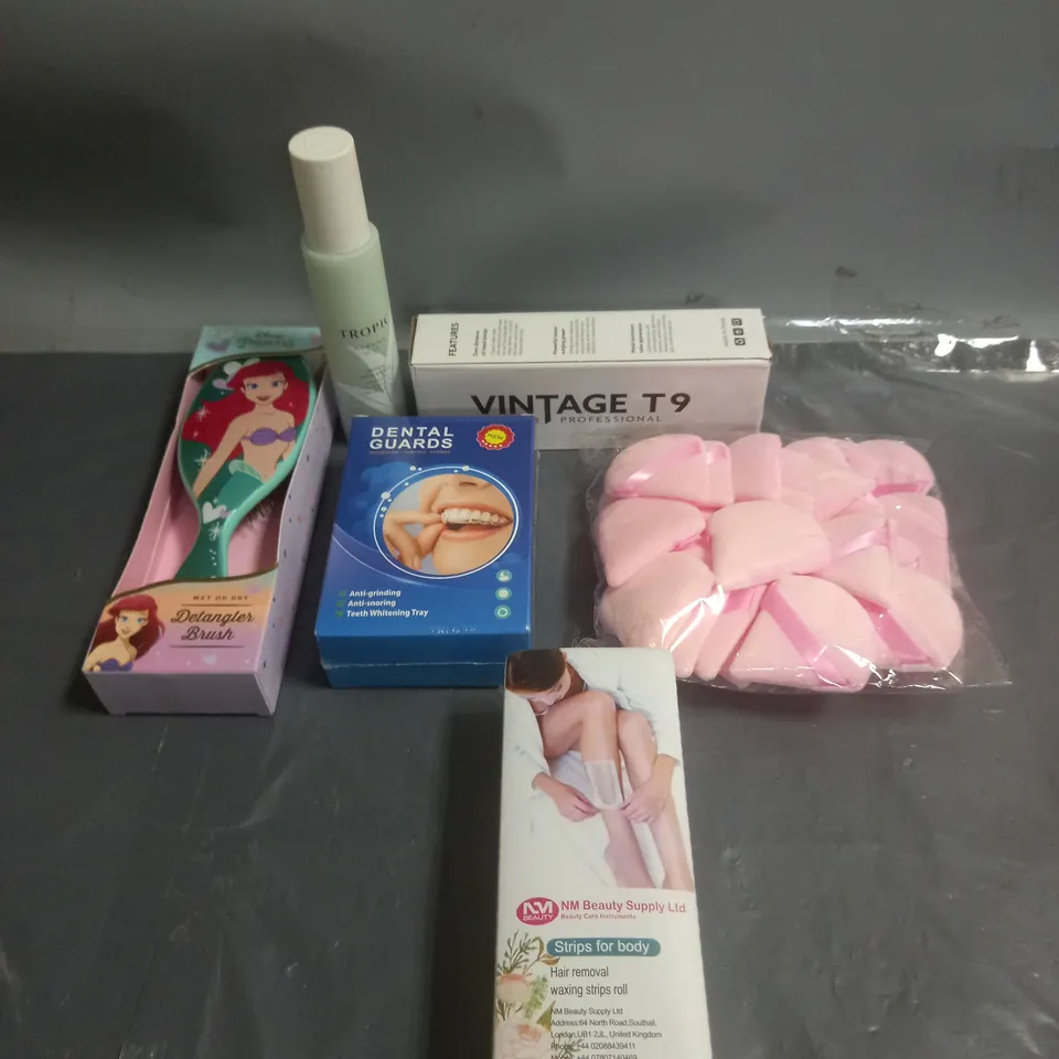 APPROXIMATELY 20 ASSORTED COSMETIC PRODUCTS TO INCLUDE DISNEY ARIEL HAIR BRUSH, TROPIC MORNING MIST AND HAIR TRIMMER