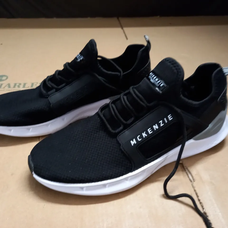 PAIR OF MCKENZIE FABRIC TRAINERS - UK 9