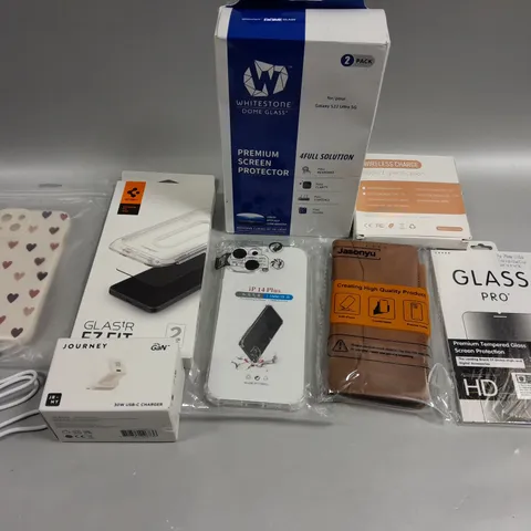 APPROXIMATELY 15 ASSORTED SMARTPHONE/TABLET ACCESSORIES TO INCLUDE SCREEN PROTECTORS, CASES, WIRELESS CHARGERS ETC