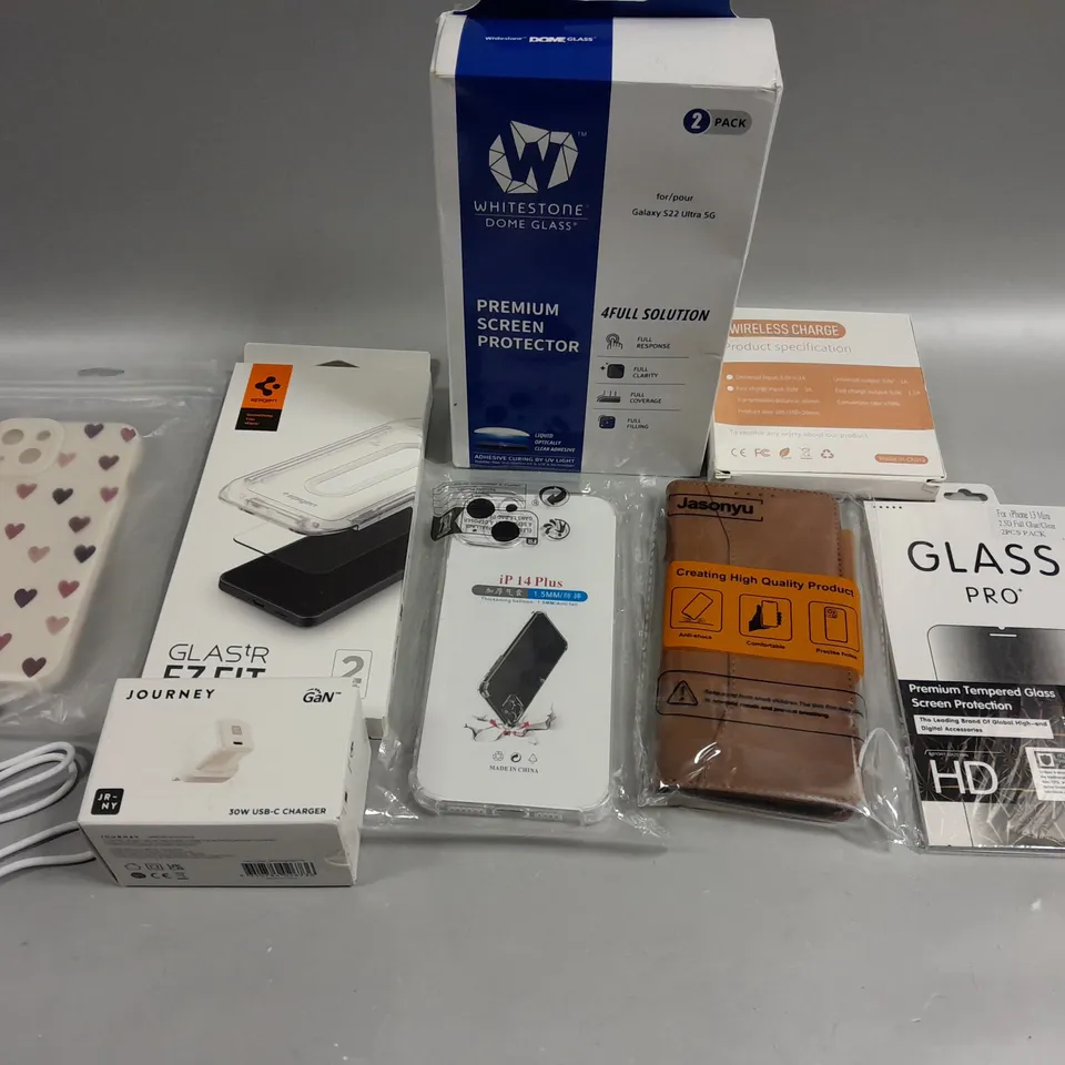 APPROXIMATELY 15 ASSORTED SMARTPHONE/TABLET ACCESSORIES TO INCLUDE SCREEN PROTECTORS, CASES, WIRELESS CHARGERS ETC 