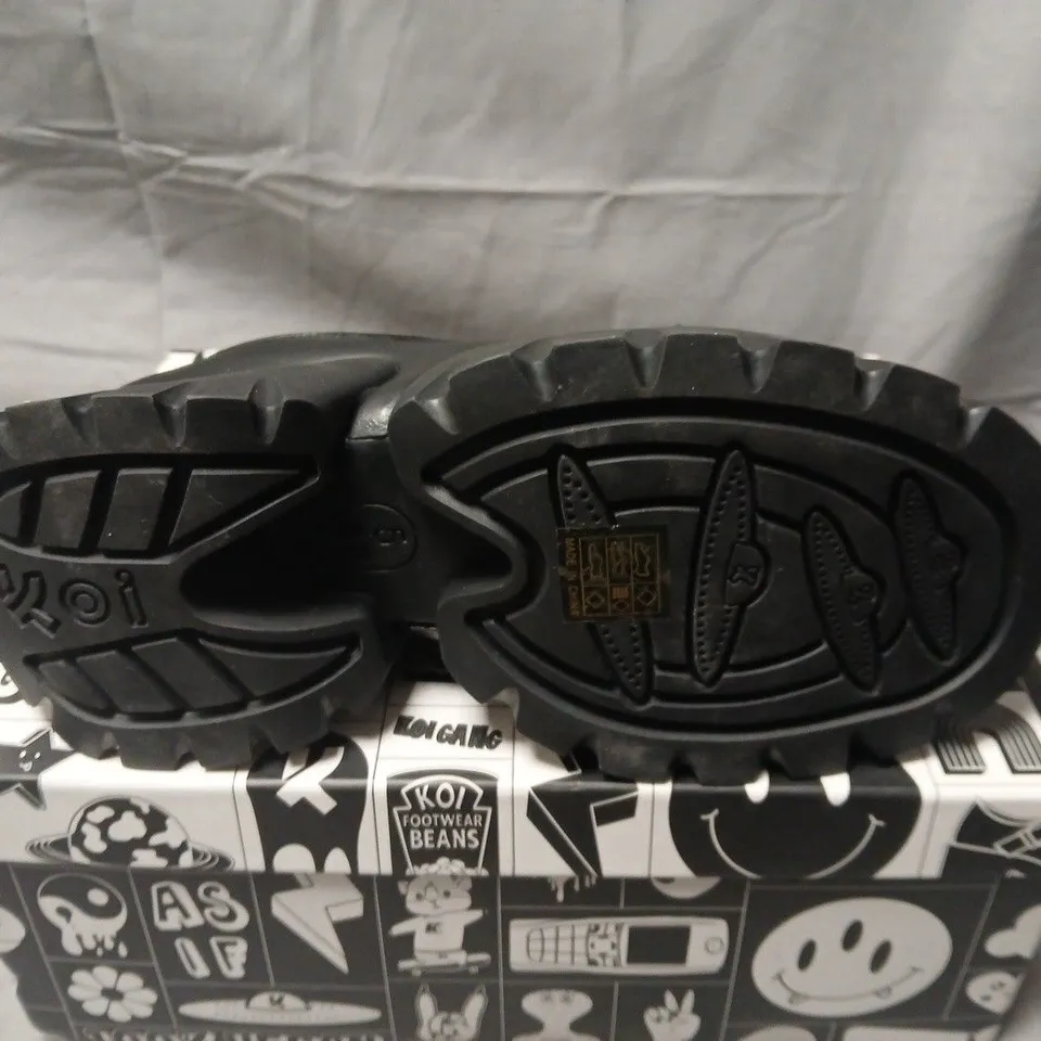 BOXED PAIR OF KOI CHRONICLES VILUN PLATFORM TRAINERS - UK 5