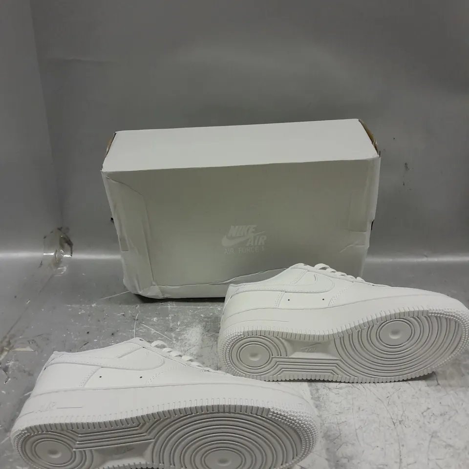 BOXED PAIR OF NIKE AIR FORCE 1 PURE WHITE UK 6 