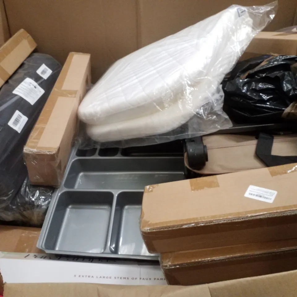 PALLET CONTAINING ASSORTED PRODUCTS INCLUDING WHEELCHAIR RAMPS, 40" FOLDING TRAMPOLINE, TELESCOPIC DOG RAMP & DOG GATE