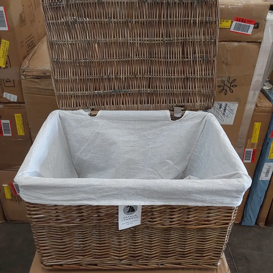 BOXED RECTANGULAR WICKER STORAGE BASKET WITH LID AND REMOVABLE LINING (1 BOX)