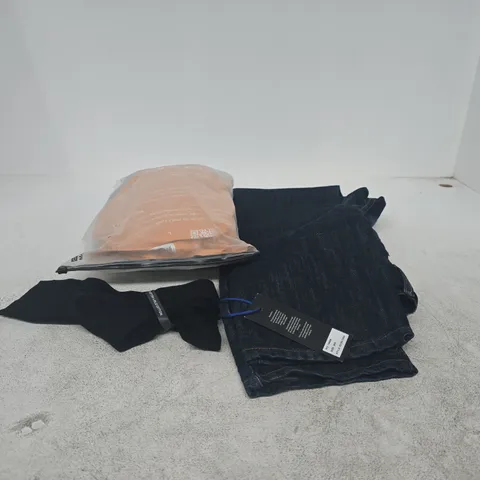 BOX OF APPROXIMATELY 22 ASSORTED CLOTHING ITEMS TO INCLUDE ENZO JEANS ETC