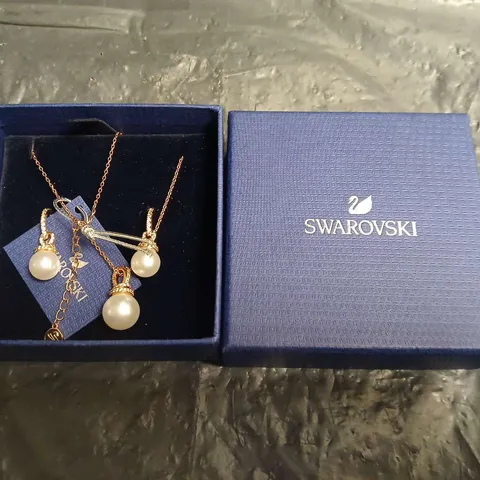 SWAROVSKI PEARL JEWELRY SET – NECKLACE & EARRINGS- BOXED